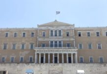 Πακέτο διακοπών στην Ελλάδα της κρίσης από τον Guardian