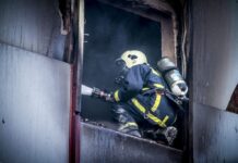 Λάρισα: Τεράστιες οι καταστροφές από τη φωτιά στην εφορία – «Έκλαιγα από την εικόνα που αντίκρισα…»