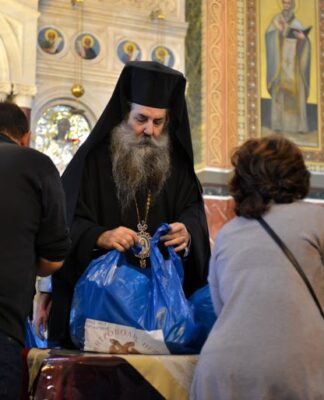 ΜΗΤΡΟΠΟΛΗ ΠΕΙΡΑΙΑ: Δέματα αγάπης θα προσφέρει ο Σεραφείμ τη Μεγάλη Δευτέρα