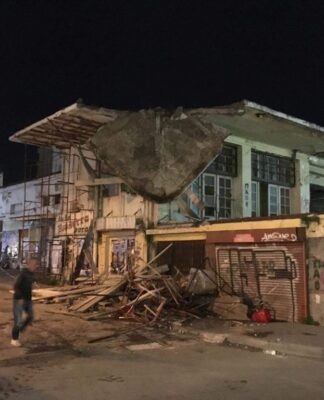 Χαλκίδα: Κατέρρευσε τμήμα της δημοτικής αγοράς – Οι εικόνες που "πάγωσαν" τους περαστικούς