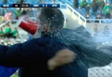 Σωριάστηκε ο Δώνης. "Έφαγε" ποτήρι στο κεφάλι