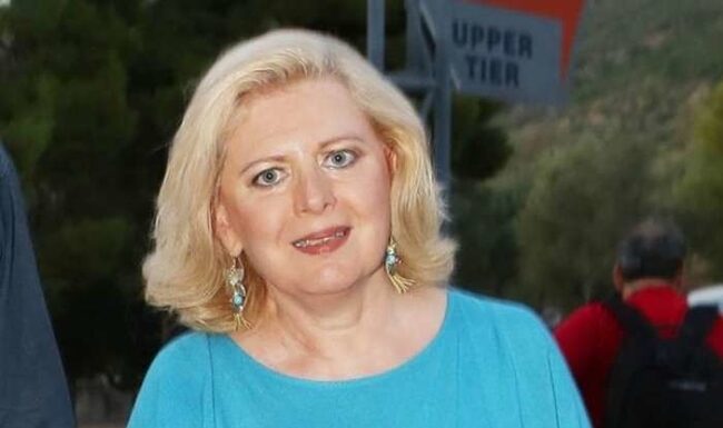 Η Έλενα Ακρίτα «πυροβολεί» μέσω facebook τη Φωτεινή Δάρρα λόγω της Τζένης Βάνου