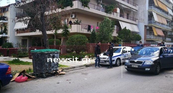 «Δεν πέταξα εγώ κανένα μωρό στα σκουπίδια» – Τι λέει ο άνδρας που καταγράφηκε από κάμερα