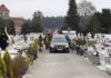 Τρίκαλα: Θρήνος στην κηδεία του δύο ετών παιδιού που πέθανε ξαφνικά