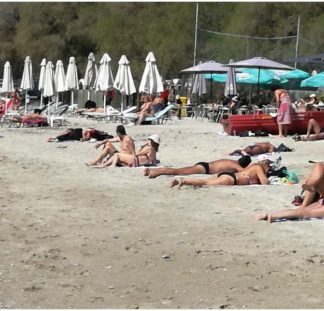 Γέμισαν οι παραλίες των νοτίων προαστίων και… ξύπνησε ο φόβος του "Αγία Ζώνη ΙΙ"