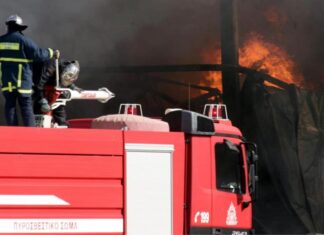 Φωτιά σε σπίτι στα Χανιά – Φόβοι για έκρηξη από φιάλες προπανίου