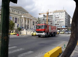 ΕΚΤΑΚΤΟ: Μεγάλη φωτιά ΤΩΡΑ σε διαμέρισμα στον Πειραιά – Φόβοι για εγκλωβισμένους