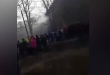 Τρόμος σε σχολείο – Επιτέθηκε με μαχαίρι στους συμμαθητές του και πυρπόλησε την αίθουσα.
