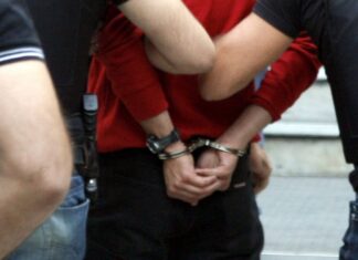 Θεσσαλονίκη: Μαχαίρωσε τη μητέρα του – Αίμα στο διαμέρισμα της Άνω Πόλης.