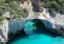 Κορινθία: Αυτό είναι το "γαλάζιο παράθυρο" που μαγεύει ντόπιους και τουρίστες – Το αριστούργημα της φύσης