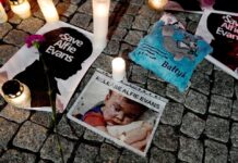 Θρήνος στη Βρετανία για τον 23 μηνών Άλφι Έβανς – Ραγίζει καρδιές το "αντίο" του πατέρα του