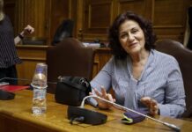 Φωτίου: Τι αλλάζει σε υιοθεσία και αναδοχή – Στόχος τα παιδιά να μην παραμένουν στα Ιδρύματα