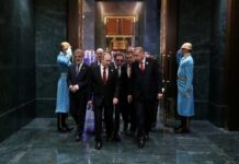 Πιο επιδειξιομανής πεθαίνεις – Ο Ερντογάν ξενάγησε τον "κολλητό" Πούτιν στο παλάτι του – "Προτεραιότητα η παράδοση των S-400"