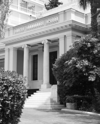 Συντάξεις και αντικειμενικές "φουντώνουν" τα σενάρια για εκλογές