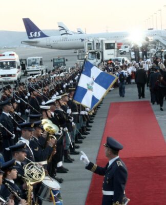 Προσγειώθηκε στο Ελ. Βενιζέλος το Άγιο Φως – Πως θα ταξιδέψει σε όλη την Ελλάδα