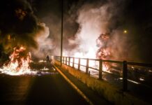 Νέος Κόσμος: "Εμπρηστική" Ανάσταση. Μολότοφ, εκρήξεις και φωτιές