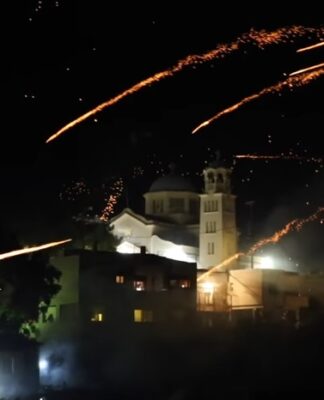 Εντυπωσιακές εικόνες από τον ρουκετοπόλεμο στη Χίο