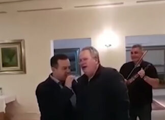 Ο Σέρβος υπεξ τραγουδάει στον Κοτζιά "Μη μου θυμώνεις μάτια μου" και σπάει και πιάτα.