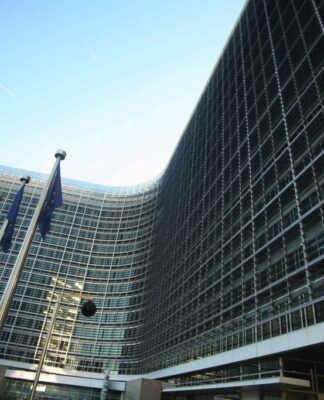 Κίνηση – ματ της Κομισιόν μετά το σκάνδαλο της Volkswagen. "Δυναμώνουν" οι καταναλωτές – "Τρέμουν" τα τεράστια πρόστιμα οι εταιρείες.