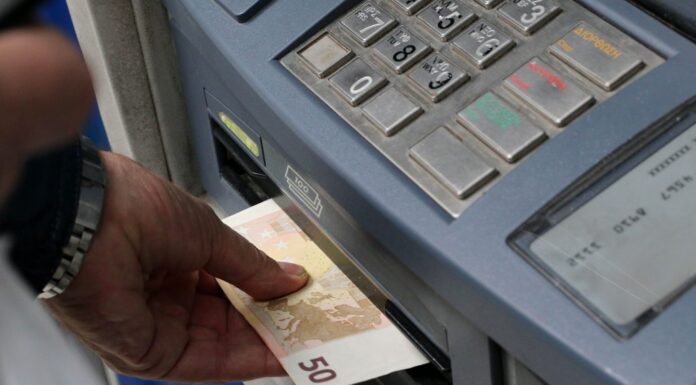 Μπάχαλο με τις συντάξεις. Αναδρομικά πολλαπλών… ταχυτήτων – Ποιους αφορούν