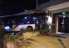 Η στιγμή που λεωφορείο του ΟΑΣΘ καταλήγει σε… καφετέρια, μετά από τροχαίο