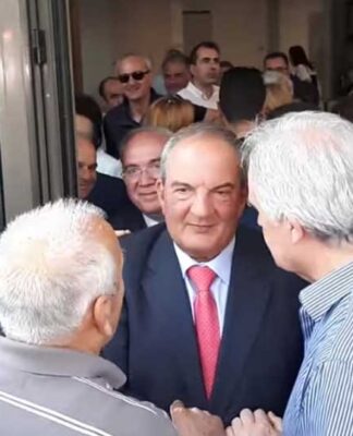 Συνταξιούχος σε Καραμανλή: «Μας ξεφτιλίσατε!»
