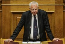 Συγκινημένος ο Πικραμένος στη Βουλή: "Σας ζήτησα να παραδοθώ αθώος στην κοινωνία"