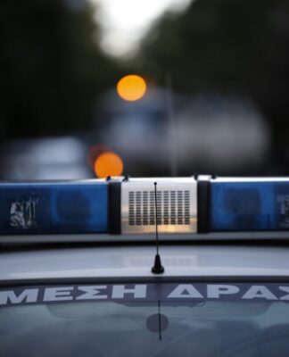 Σοκ στα Τρίκαλα: Έδεσε το παιδί του στην καρότσα και το έσερνε στον δρόμο.