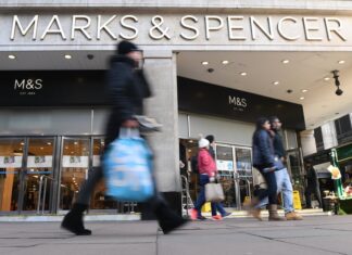 Marks & Spencer: Λουκέτο σε 100 καταστήματα