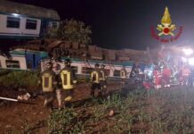 Τρόμος στην Ιταλία – Τρένο συγκρούστηκε με νταλίκα – Σοκαριστικές εικόνες
