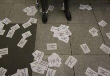 Ρουβίκωνας: "Κηφήνας" ο Μητσοτάκης, "κάθαρμα" ο δήμαρχος Τήνου και υπόσχεση για νέες "παρεμβάσεις"