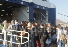 Πάρος: Λαοθάλασσα εκδρομέων στο λιμάνι – Ασφυκτικά γεμάτα τα πλοία με προορισμό τον Πειραιά