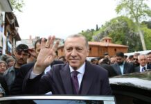 Ο Ερντογάν στον τάφο του Μωάμεθ του Πορθητή