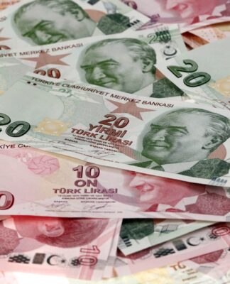 Τουρκία: Αυξήθηκε ο πληθωρισμός τον Απρίλιο – Σε ιστορικά χαμηλό επίπεδο υποχώρησε η τουρκική λίρα
