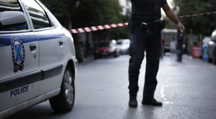 Έκρηξη σε κατάστημα στη Γλυφάδα – Το τίναξαν στον αέρα με δυναμίτη