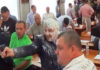 Πολιτικός πυροβόλησε μέσα στο δημοτικό συμβούλιο νεοναζί.