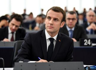 Μακρόν: "Θα ανοίξει το κουτί της Πανδώρας αν ο Τραμπ "βγει" από την συμφωνία με το Ιράν"
