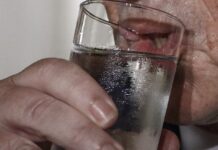 Ρώσοι κοσμοναύτες μετέτρεψαν 25 λίτρα ούρων σε… πόσιμο νερό.