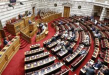 Γράφει ιστορία σήμερα η Βουλή – Ψηφίζεται η αναδοχή και από ομόφυλα ζευγάρια
