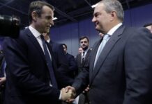 Συνάντηση Μητσοτάκη – Καραμανλή στη Βουλή