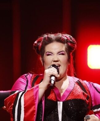 Eurovision 2018: Δείτε τη Netta του Ισραήλ να πέφτει στα σκαλιά του Green Room!