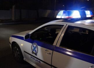 ΘΡΙΛΕΡ ΣΤΟ ΚΕΡΑΤΣΙΝΙ: Ημίγυμνος άντρας με τσάντα και σουγιά!