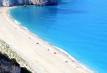Η Ελλάδα δεύτερη στον κόσμο σε Γαλάζιες Σημαίες με 519 βραβευμένες ακτές