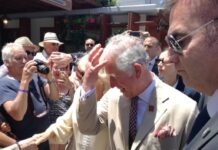 Κρήτη: Κάρολος και Καμίλα στην Κνωσό – Η υποδοχή, τα χαμόγελα και η άγνωστη επιθυμία του πρίγκιπα