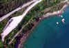 Η κρυφή παραλία δίπλα στην Εθνική Οδό Αθηνών-Πατρών που μόνο οι ντόπιοι ξέρουν