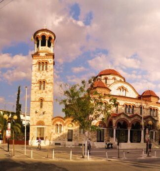 Πανηγυρίζουν οι Άγιοι Ανάργυροι στον Πειραιά!