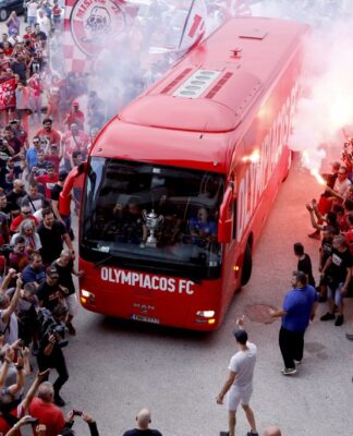 Ολυμπιακός: "Τρέλα" για τους πρωταθλητές Ευρώπης. Στο "Καραϊσκάκης" η υποδοχή των οπαδών