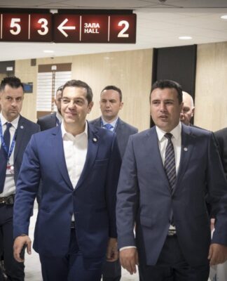 Ώρα μηδέν για τη Μακεδονία: Severna Makedonija με “μακεδονική” γλώσσα και εθνότητα – Σήμερα το οριστικό τηλεφώνημα Τσίπρα – Ζάεφ