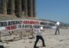 Μέλη του Ρουβίκωνα σήκωσαν πανό στην Ακρόπολη για τον Κουφοντίνα