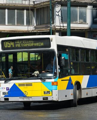 Άγιος Παντελεήμονας: Άραζε στο μπαλκόνι του και… πυροβολούσε τα λεωφορεία που περνούσαν